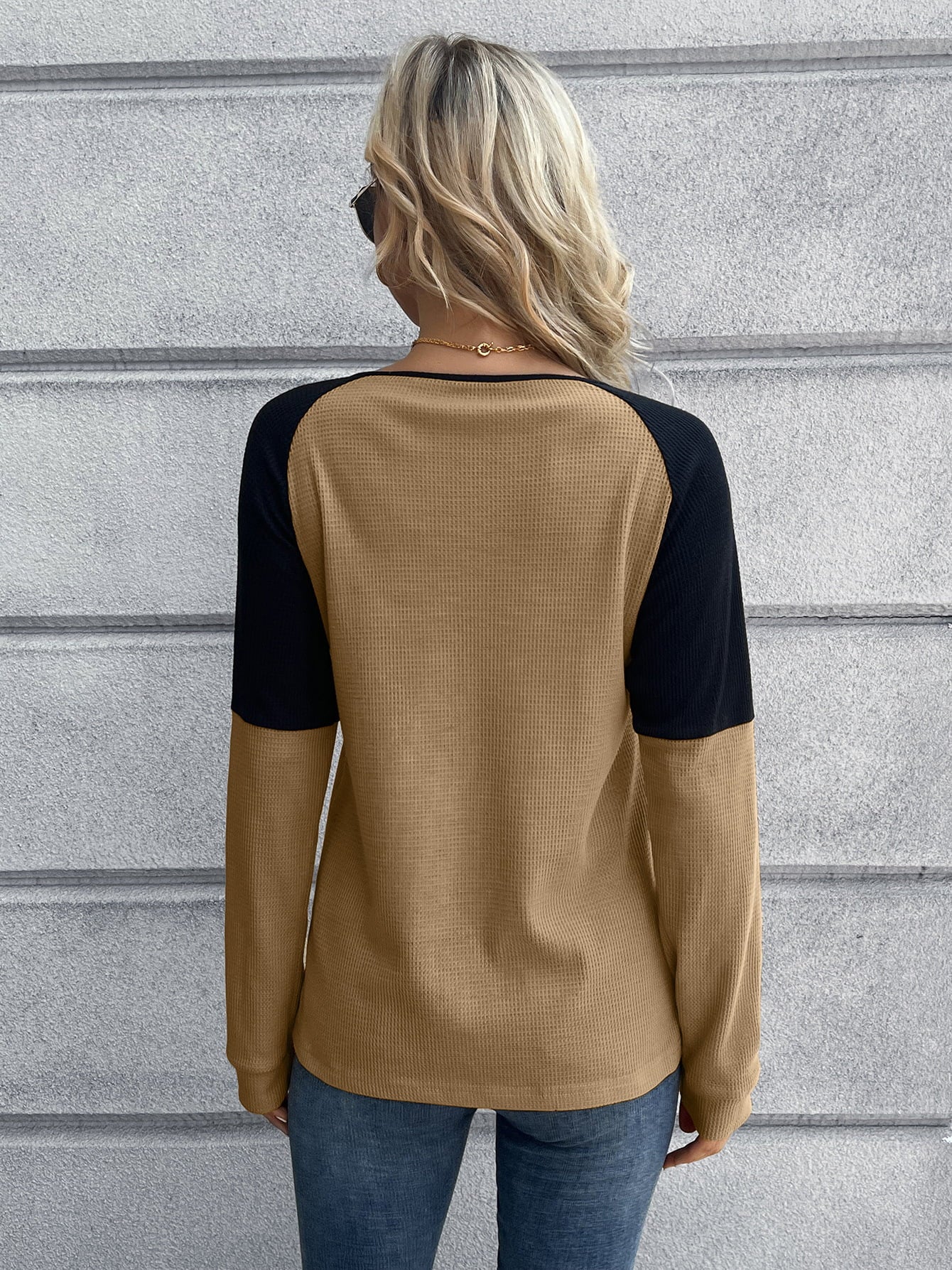 SOSPRING Contrast Buttoned Round Neck Raglan Sleeve Top