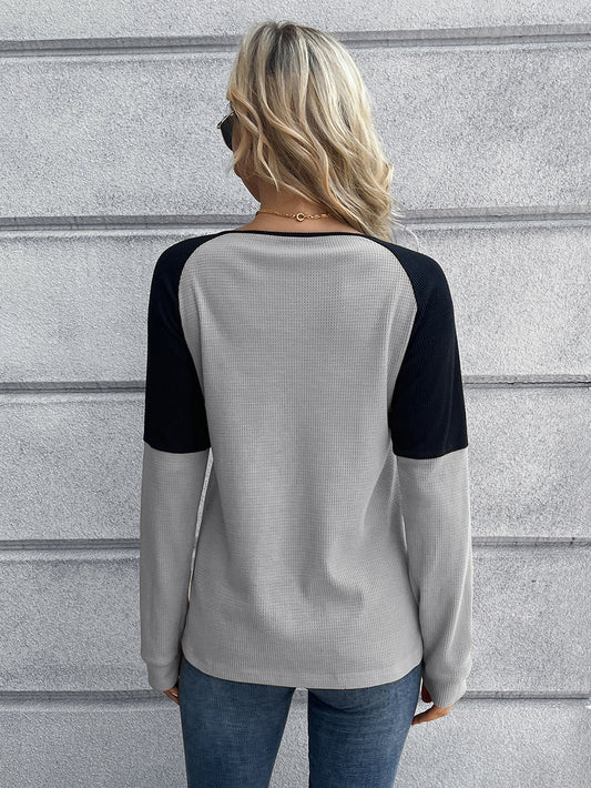 SOSPRING Contrast Buttoned Round Neck Raglan Sleeve Top