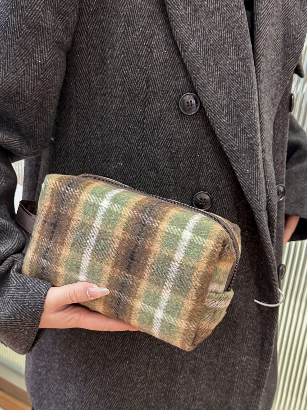 Contrast Plaid Clutch with Zipper