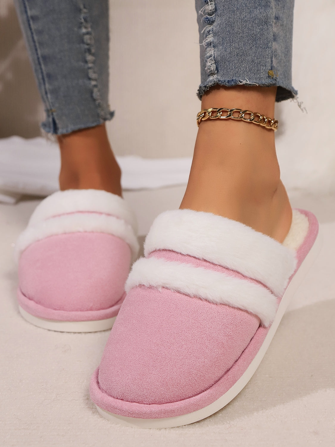 Contrast Faux Fur Round Toe Slippers