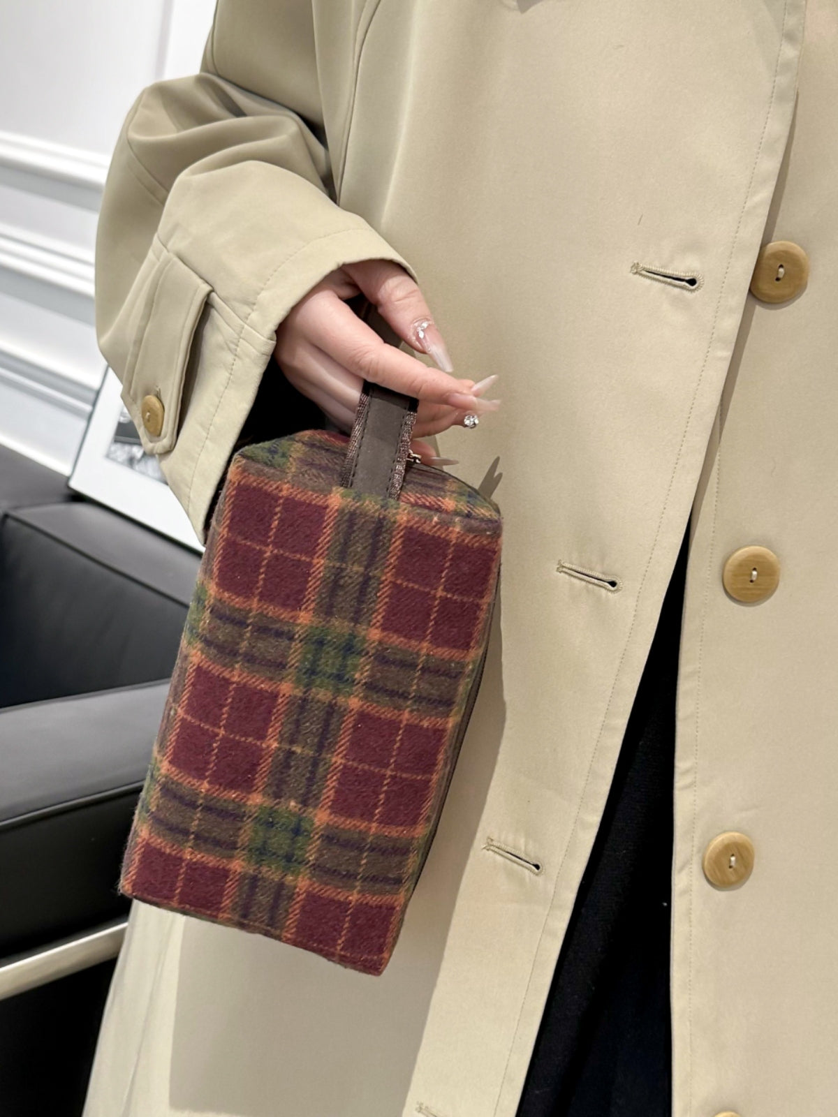 Contrast Plaid Clutch with Zipper