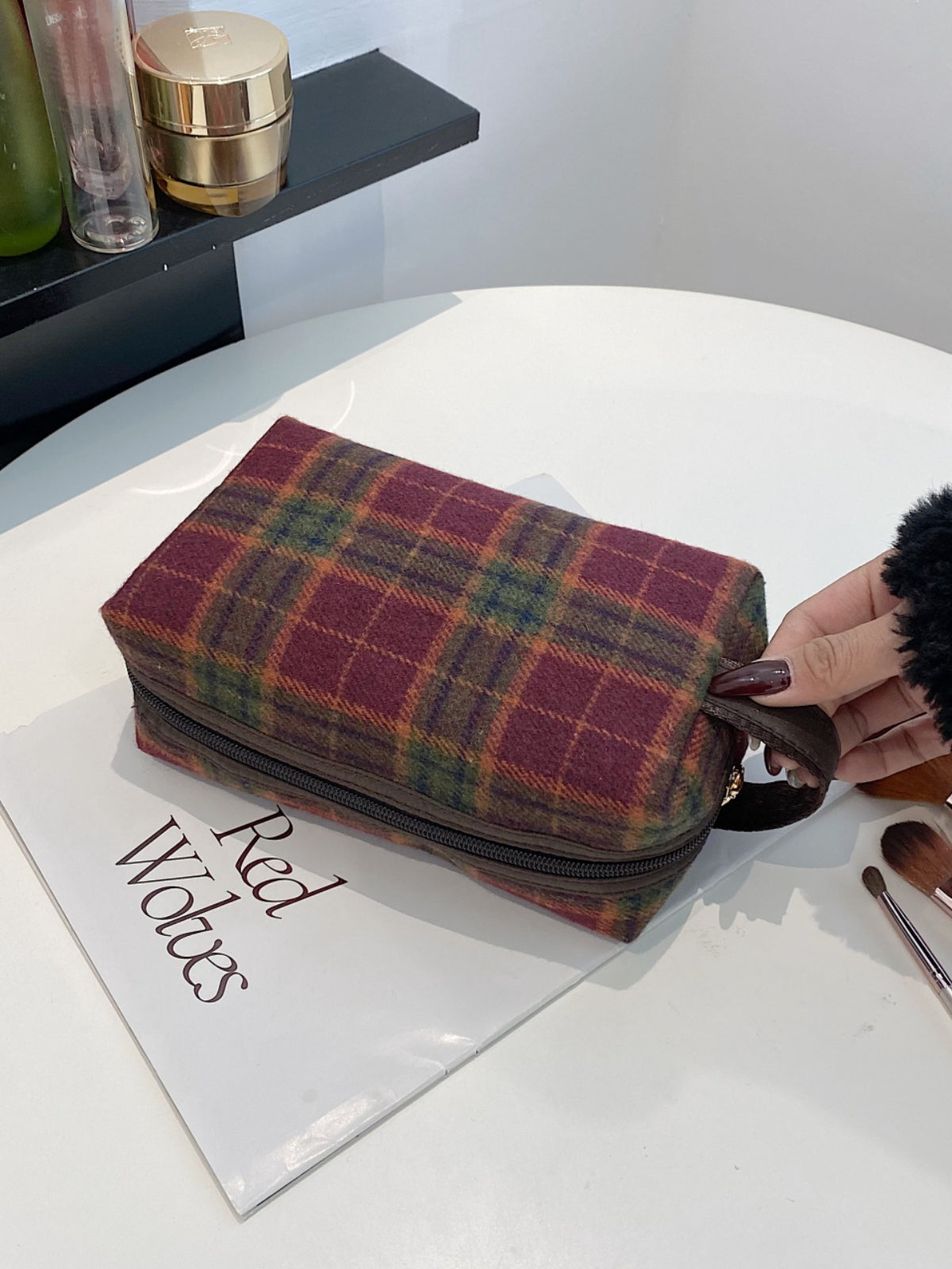 Contrast Plaid Clutch with Zipper