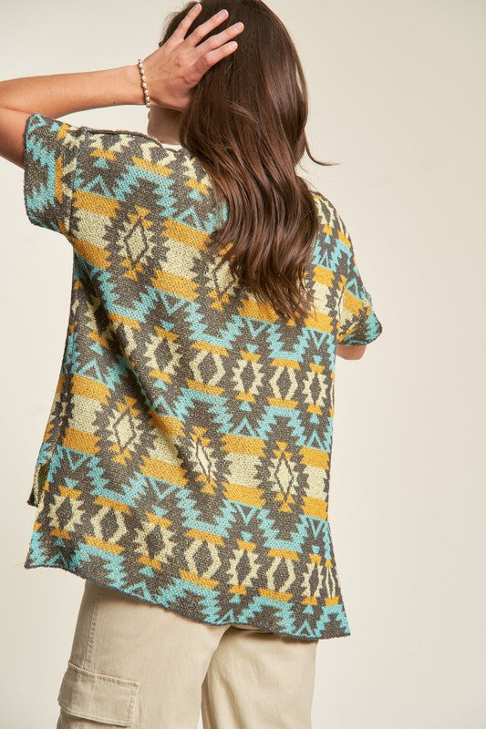 Davi & Dani High-Low Geometric Round Neck Knit Top *
