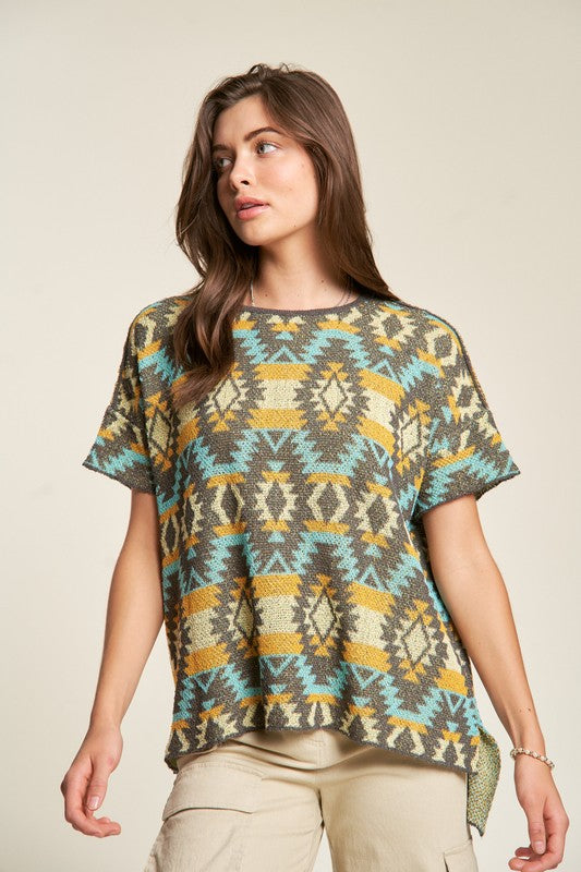 Davi & Dani High-Low Geometric Round Neck Knit Top *