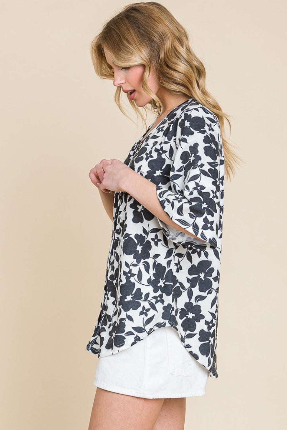 BOMBOM Floral Decorative Button V-Neck Top *