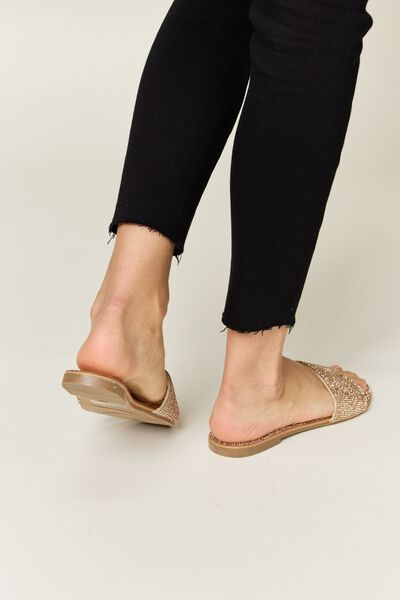 WILD DIVA Rhinestone Open Toe Flat Sandals *