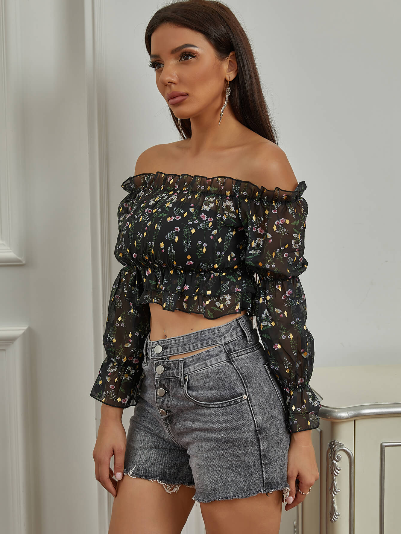 EillyBazar Printed Ruffle Hem Black Cropped Top