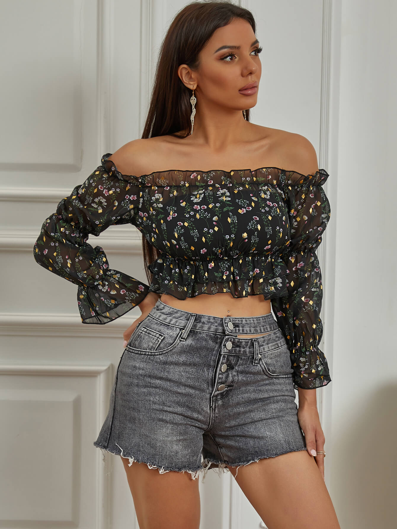 EillyBazar Printed Ruffle Hem Black Cropped Top