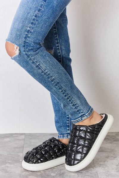 Melody Puffer Black Plush Slippers *