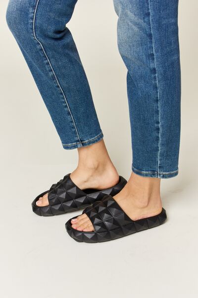 WILD DIVA Pyramid Stud Toe Band Footbed Sandals *