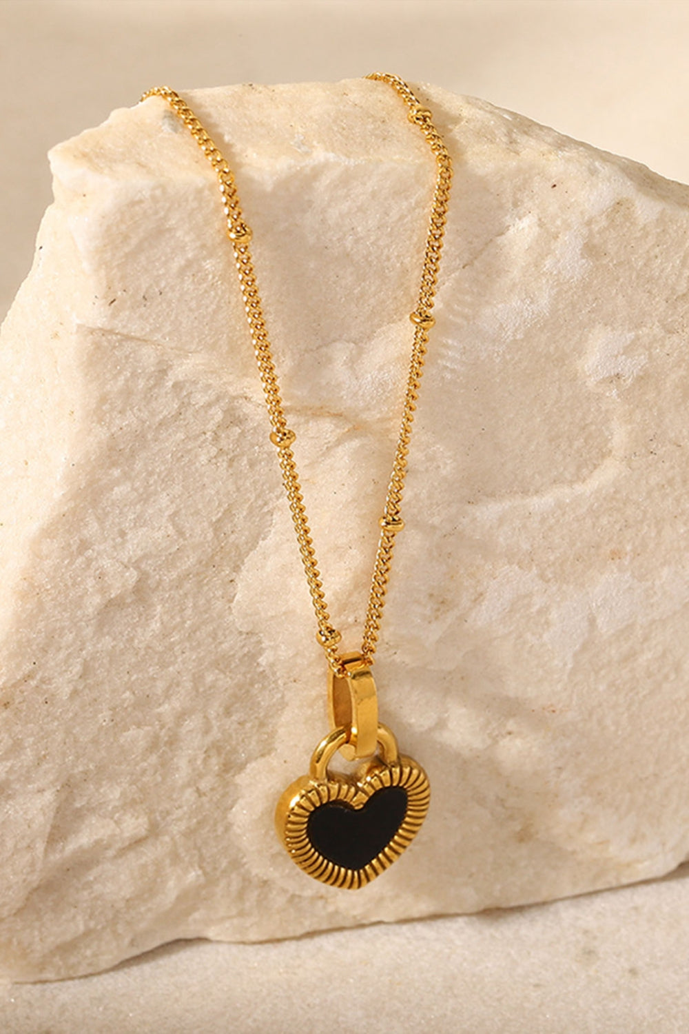 Contrast Heart Pendant Necklace