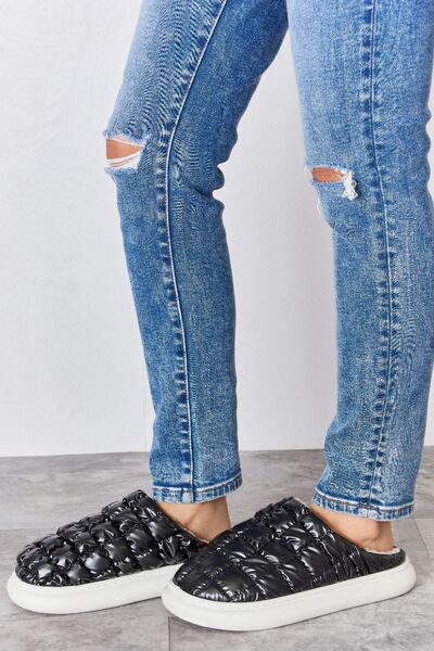 Melody Puffer Black Plush Slippers *