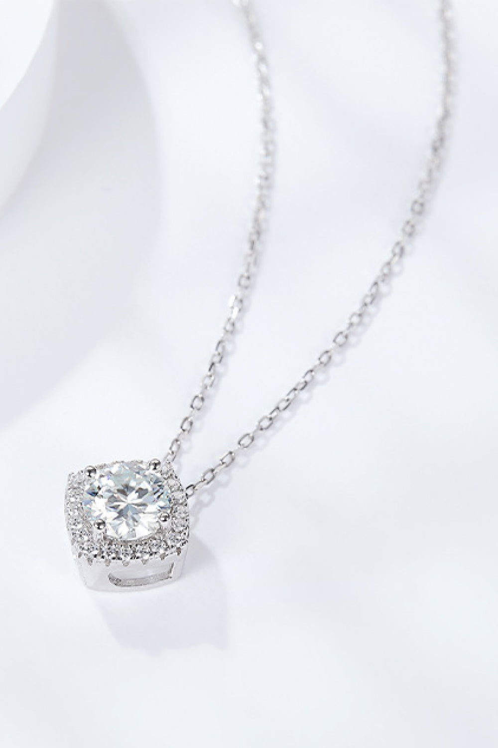 Women's 1 Carat Moissanite Geometric Pendant Necklace