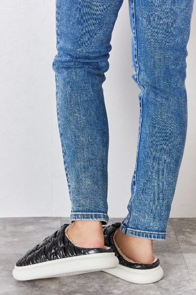 Melody Puffer Black Plush Slippers *