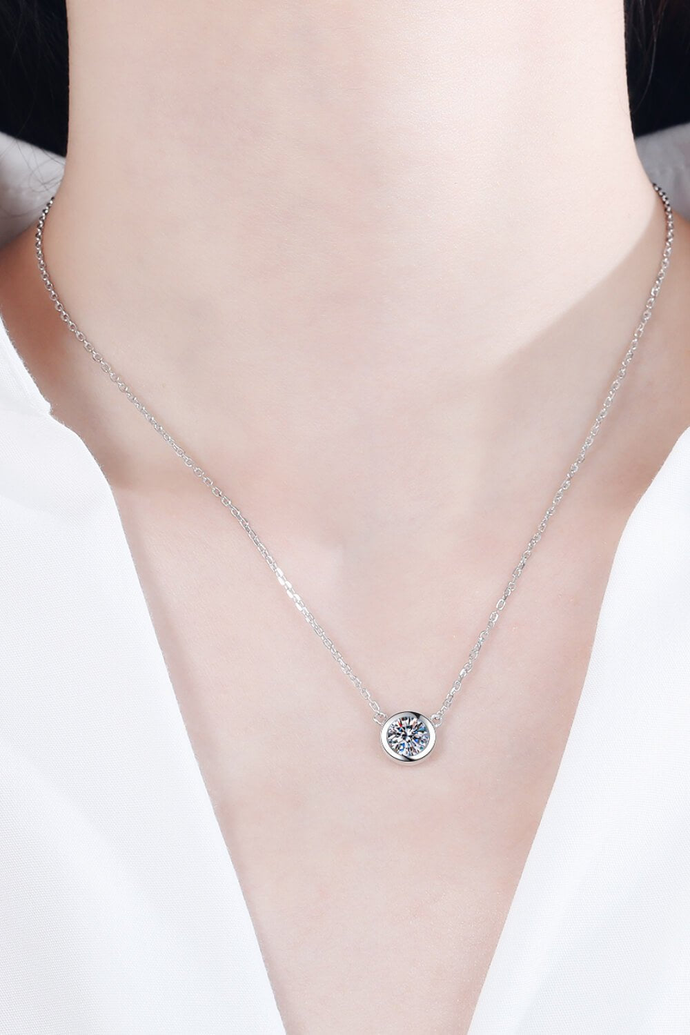 Women's Moissanite Round Pendant Chain Necklace