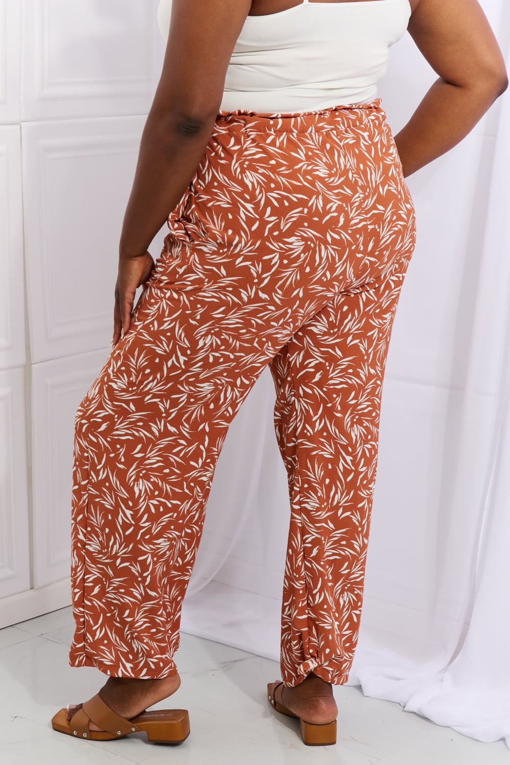 Heimish Right Angle Full Size Geometric Printed Pants *