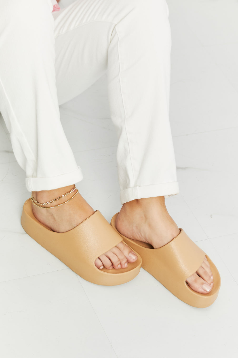 Brand WILD DIVA Summer Feels Platform Slide