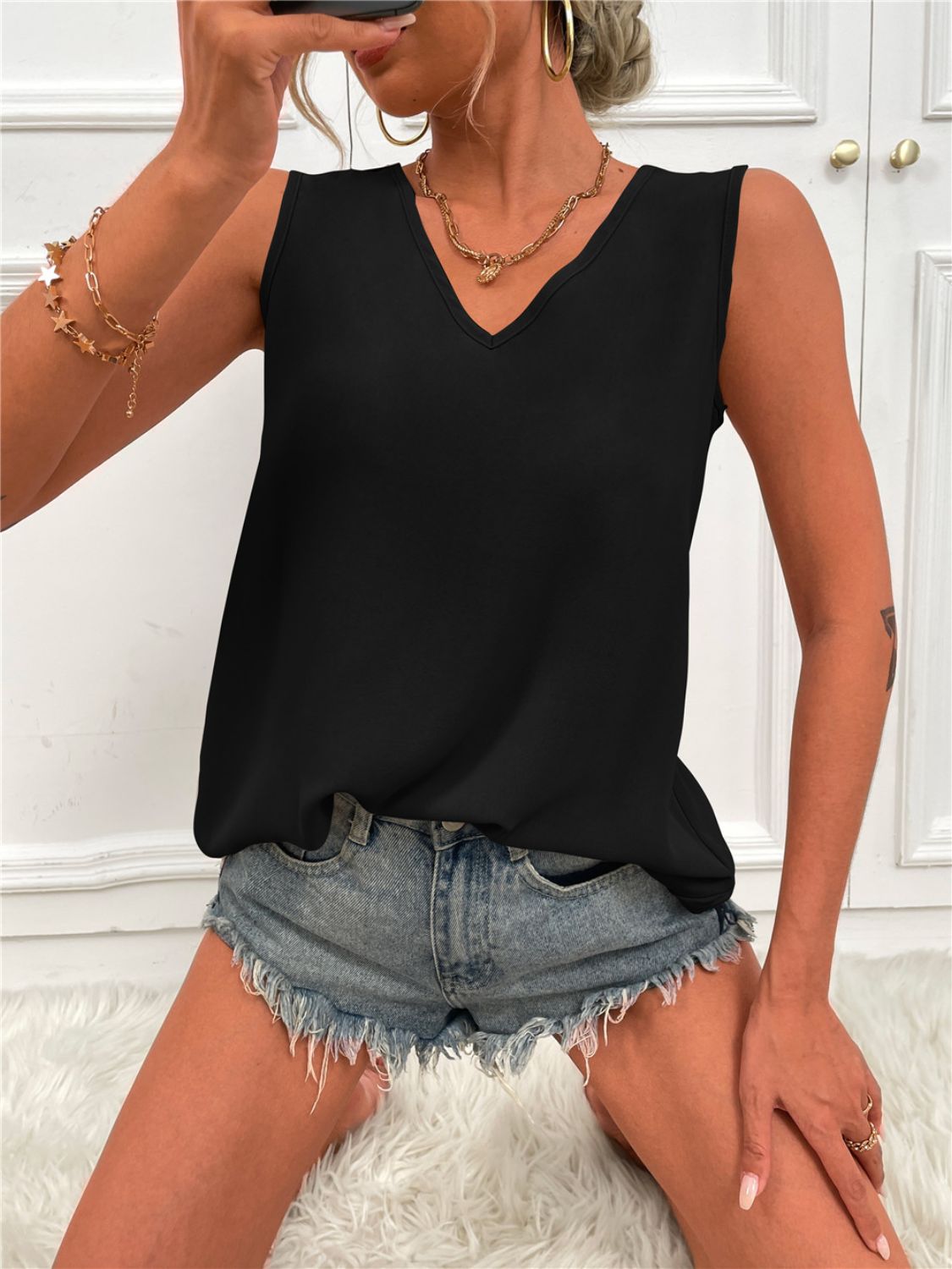 Women's V-Neck Curved Hem Tunic Tank