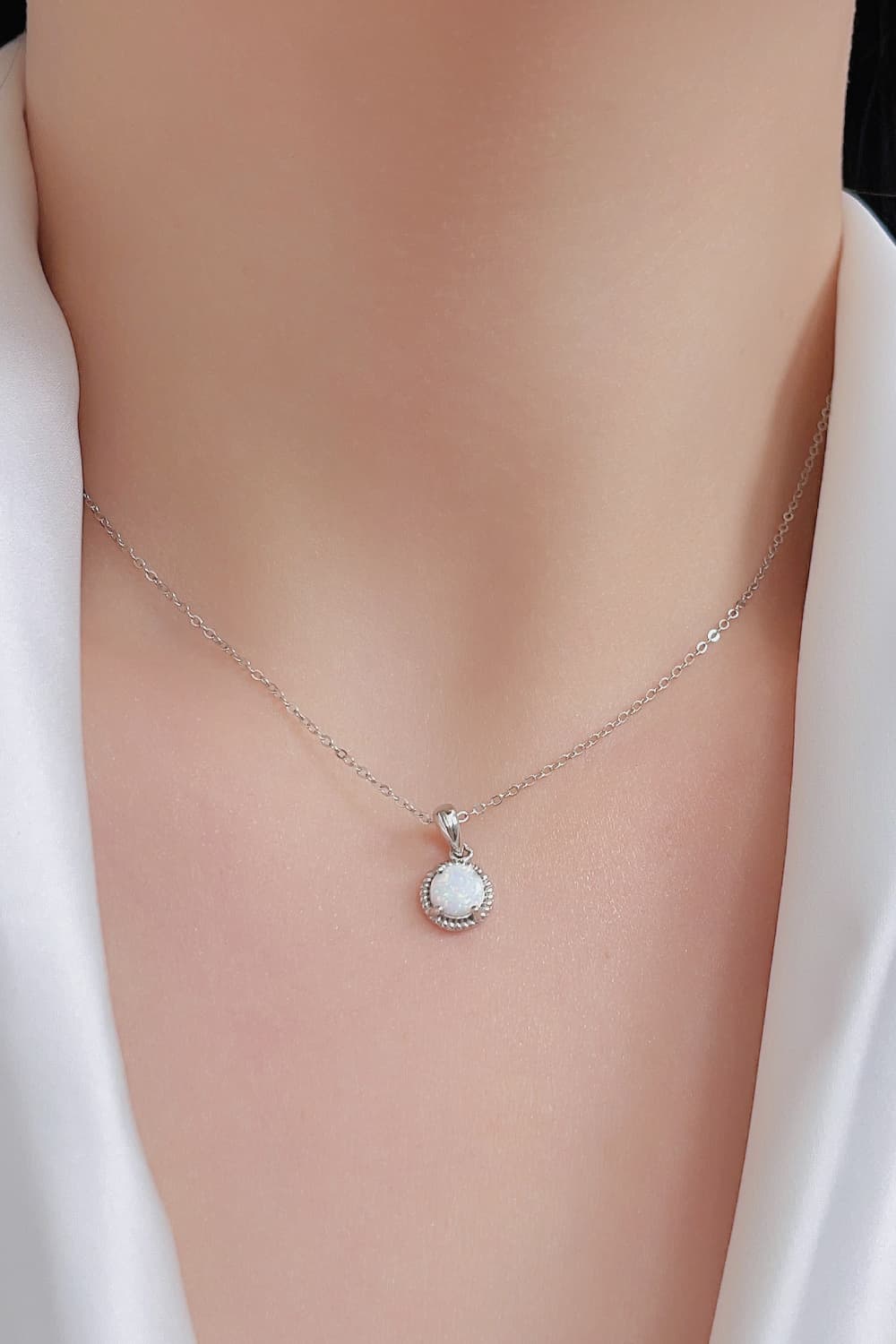 Women's Opal Round Pendant Chain Necklace