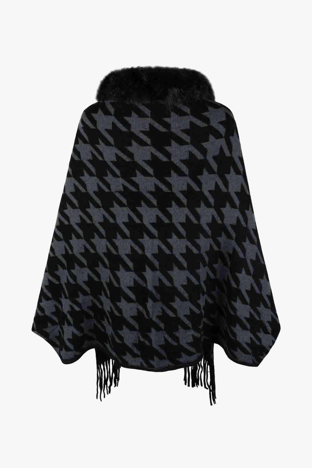 So Defined One Size Houndstooth Fringe Hem Poncho