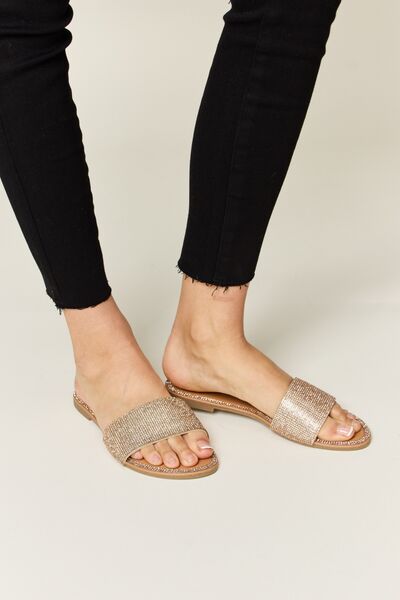 WILD DIVA Rhinestone Open Toe Flat Sandals *
