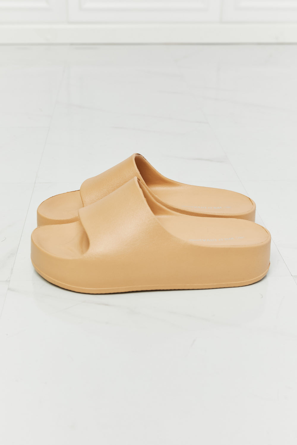 Brand WILD DIVA Summer Feels Platform Slide