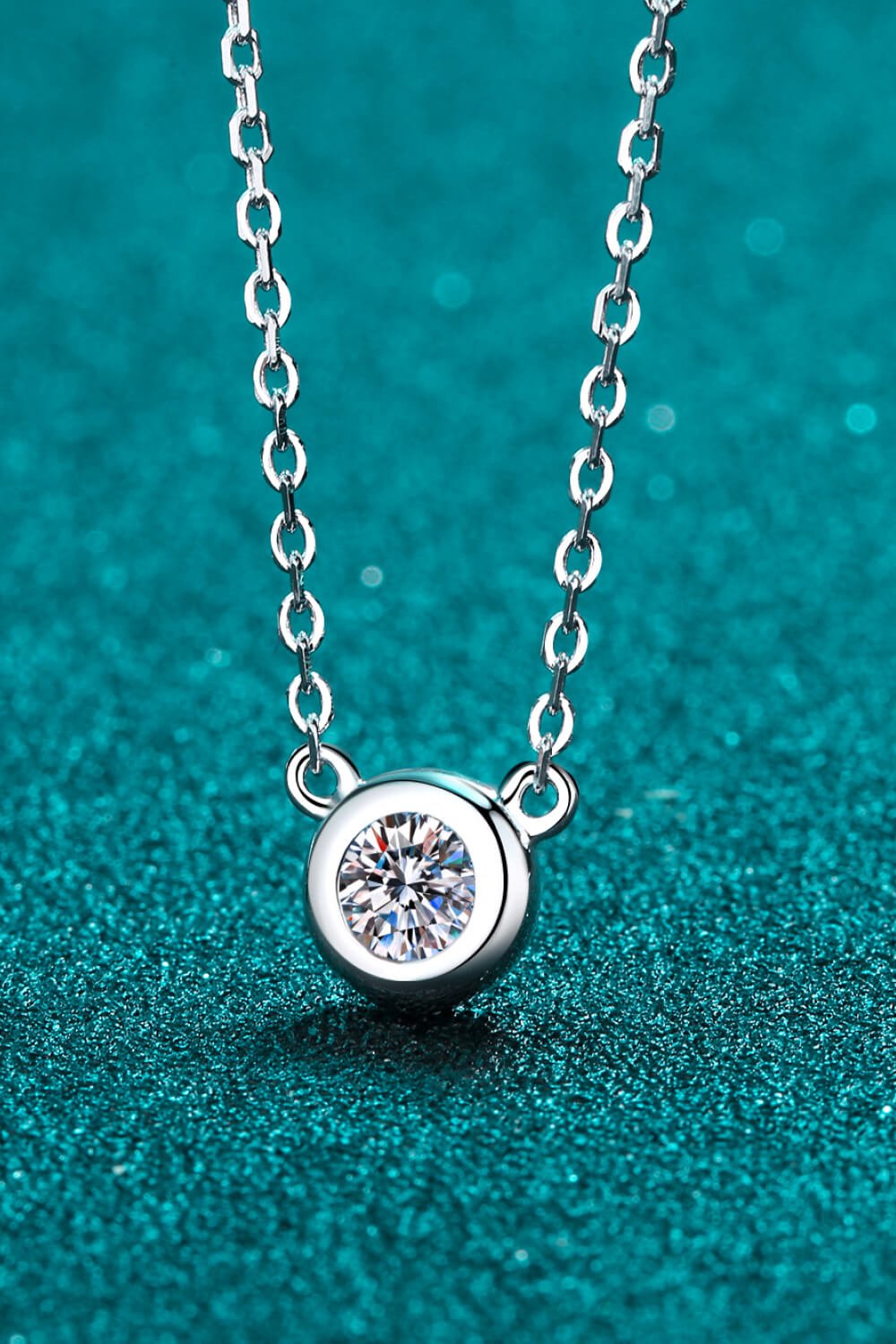 Women's Moissanite Round Pendant Chain Necklace