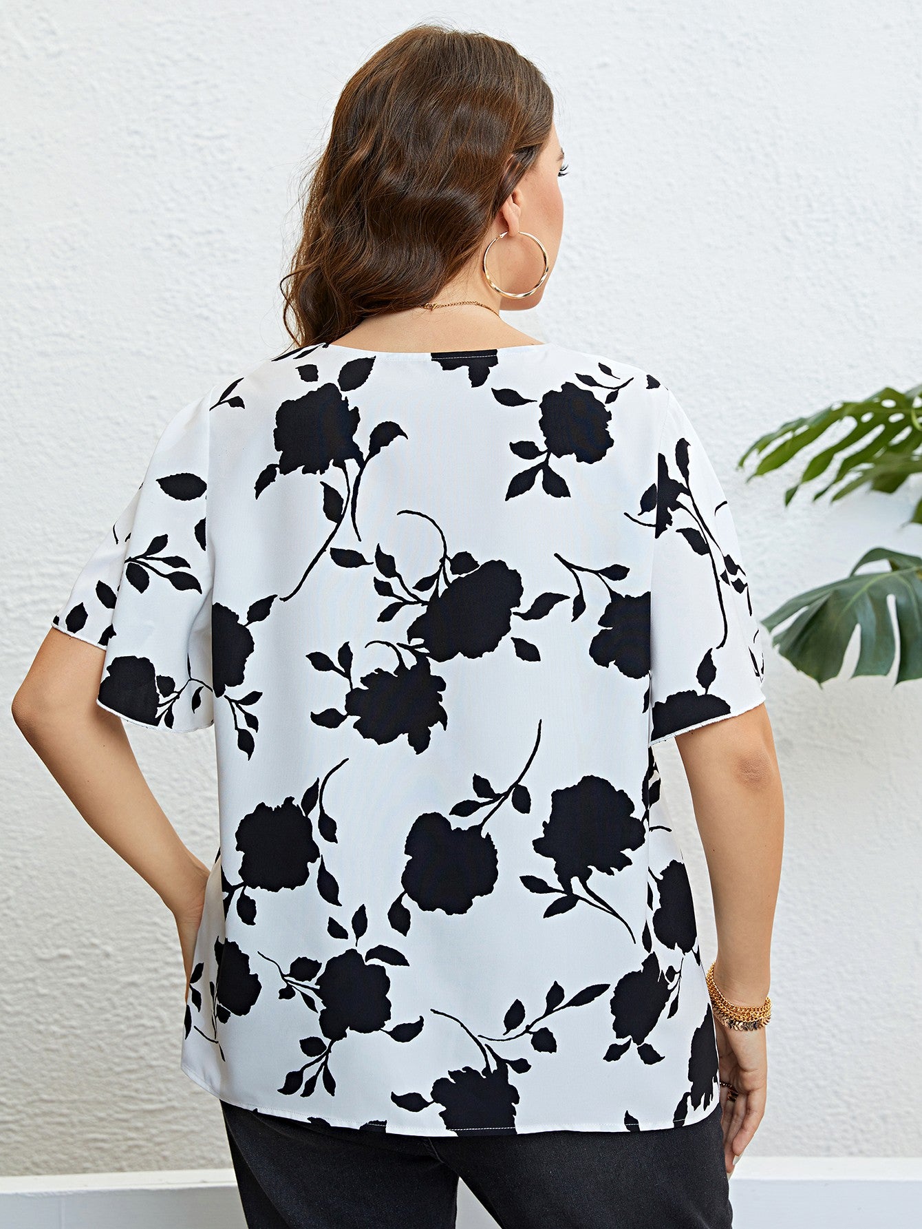 Plus Size Floral V-Neck Flutter Sleeve Blouse