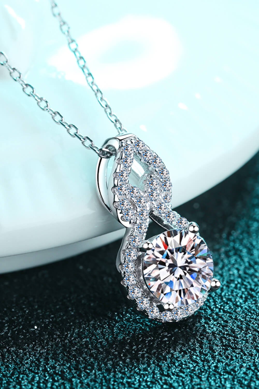 1 Carat Moissanite Women's Pendant Necklace