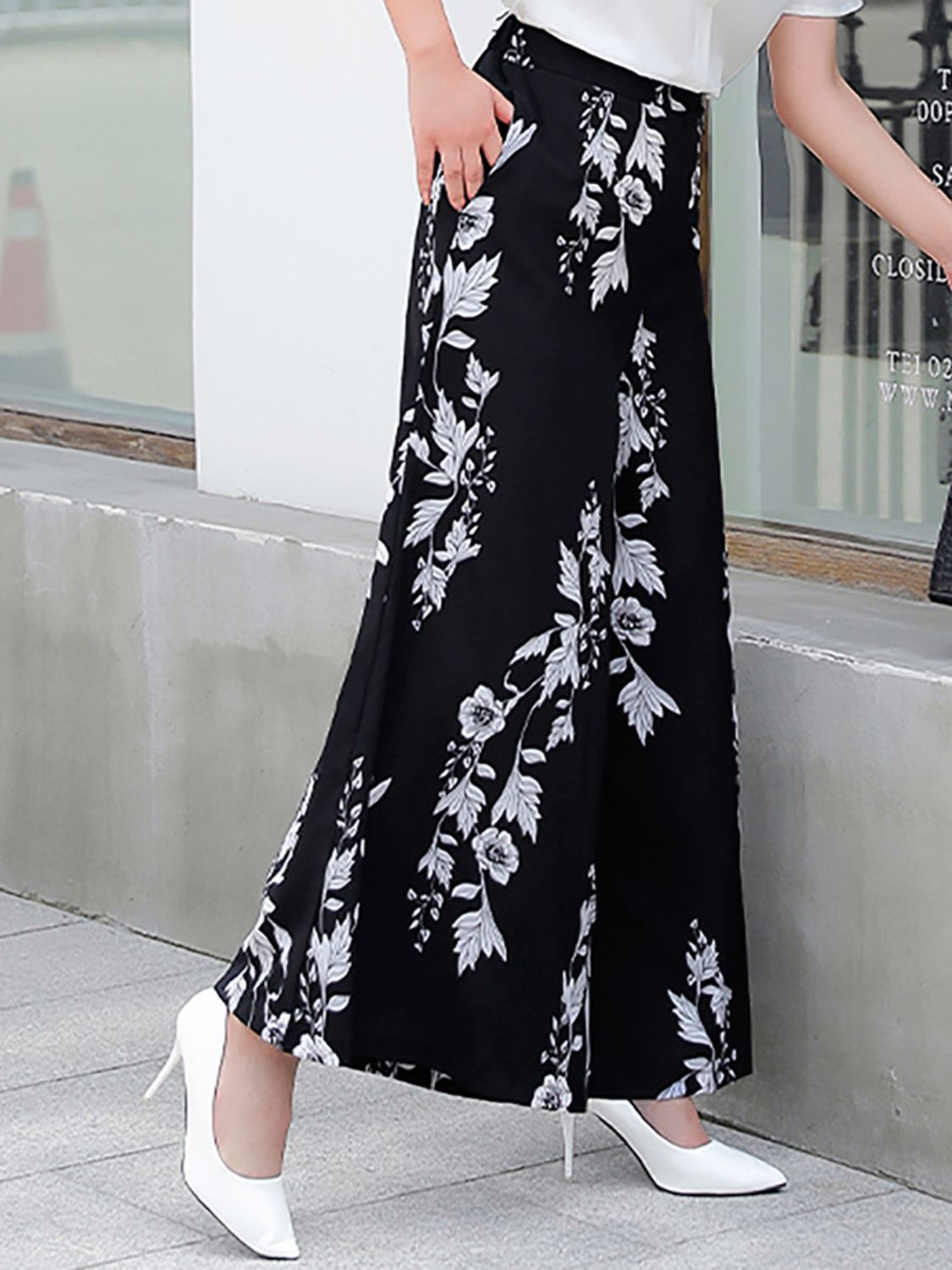 Women's Full Size Floral Elastic Waist Culottes