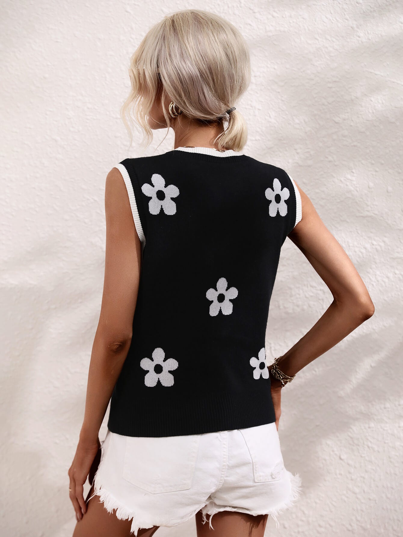 Floral Contrast Ribbed Trim Sweater Vest